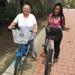 Meet your Posher, Monique